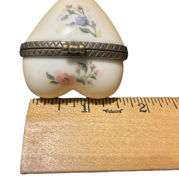 Midwest of Cannon Falls PHB Collection Hand Painted Friendship Heart Trinket Box - Picture 12 of 13